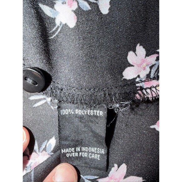 iZ Byer Blouse Semi Sheer Button Up Size XXL Black Dark Floral Twist Tie Front - Picture 11 of 12